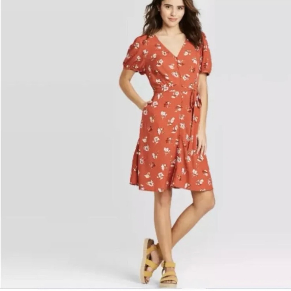Women’s Floral Short Sleeve Button Down Belted Waist Dress in Rust Size M